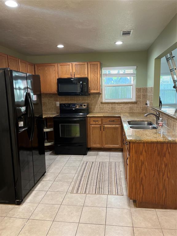 Building Photo - 17727 Autumn Trails Ln