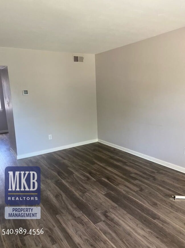 Building Photo - 1817 Bluemont Ave SW
