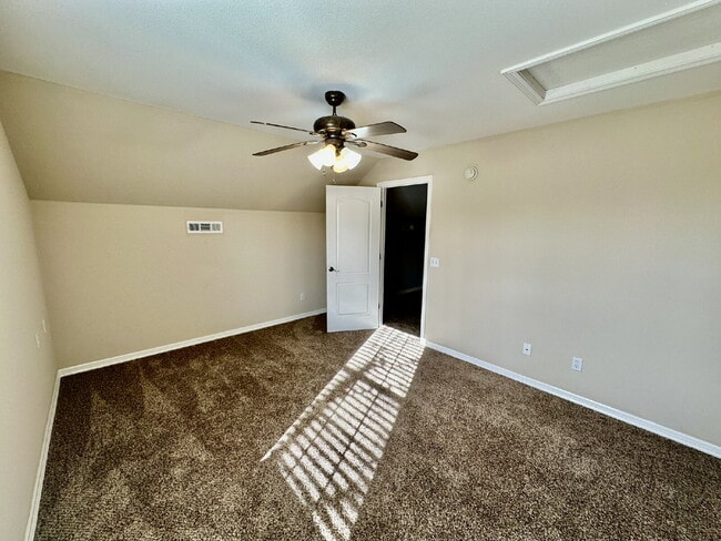 Building Photo - 3908 SW Hawthorne St