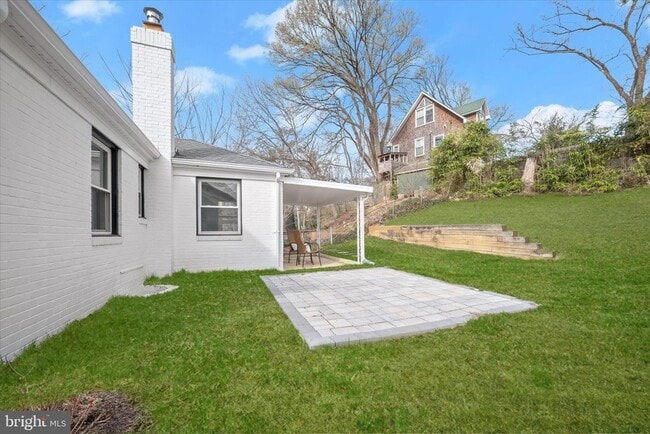 Building Photo - 402 Elm Ave