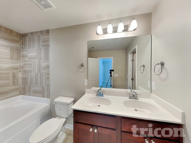 Building Photo - 105 Hickory Station Ln