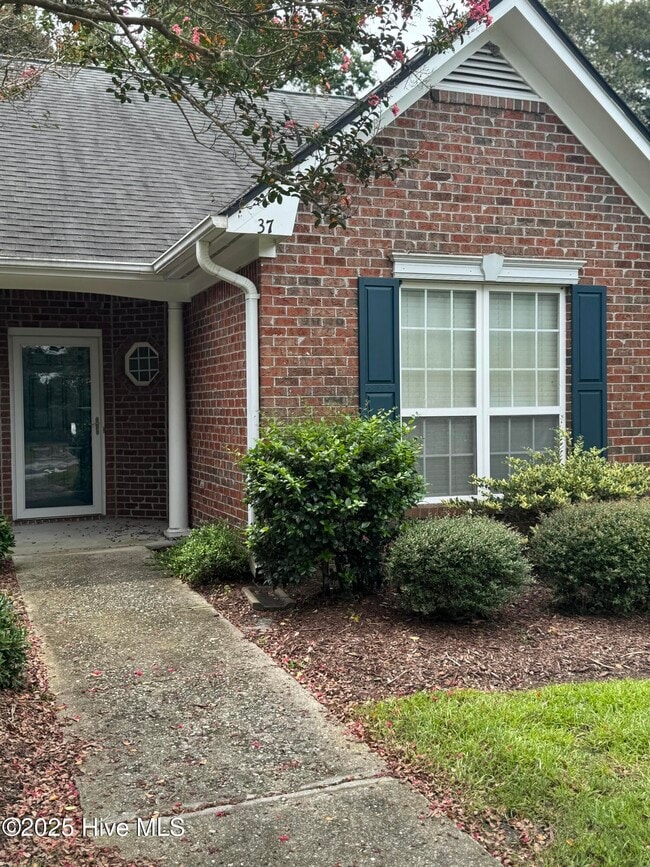 Building Photo - 1600 Sturdivant Dr