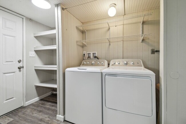 Building Photo - 39510 Sunburst Dr