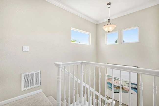 Building Photo - 35883 Vinewood St