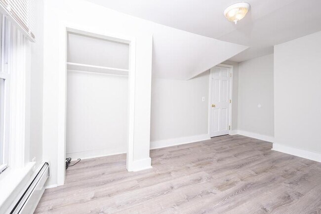 Building Photo - 338 Saratoga St