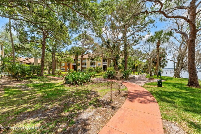 Building Photo - 225 S Tropical Trail
