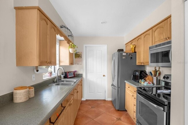 Building Photo - 739 Seminole Ave