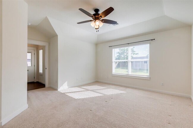 Building Photo - 741 Carol Dr