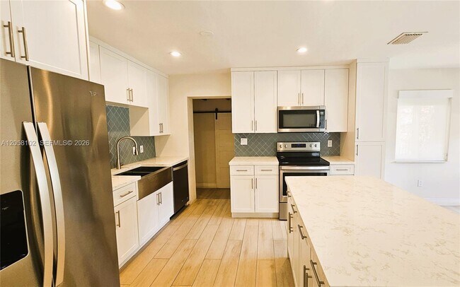 Building Photo - 6550 SW 28th St