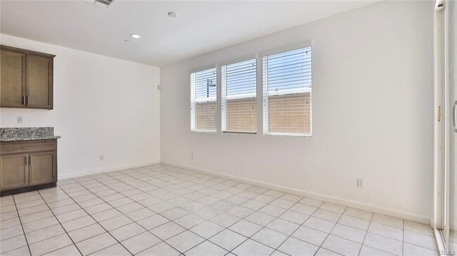 Building Photo - 2832 E Clementine Dr