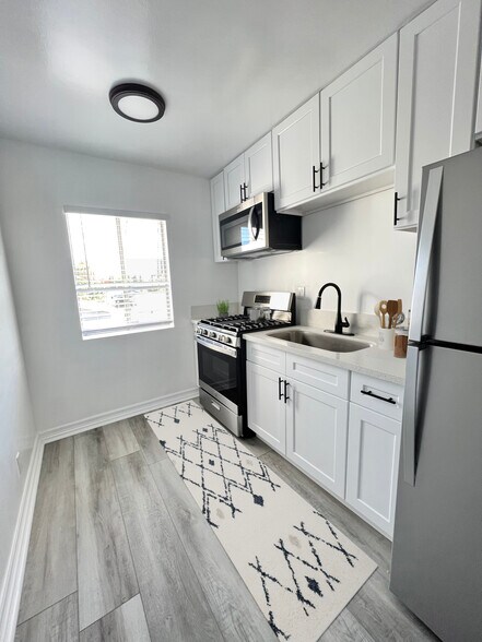 Building Photo - Nicole Apartments