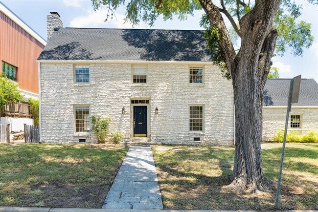 Building Photo - 610 Rathervue Pl