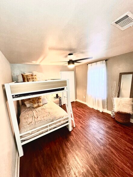 Bedroom 2 - 3333 Delachaise St