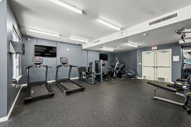 Building Photo - Top Floor Condo in the Gaslamp District!
