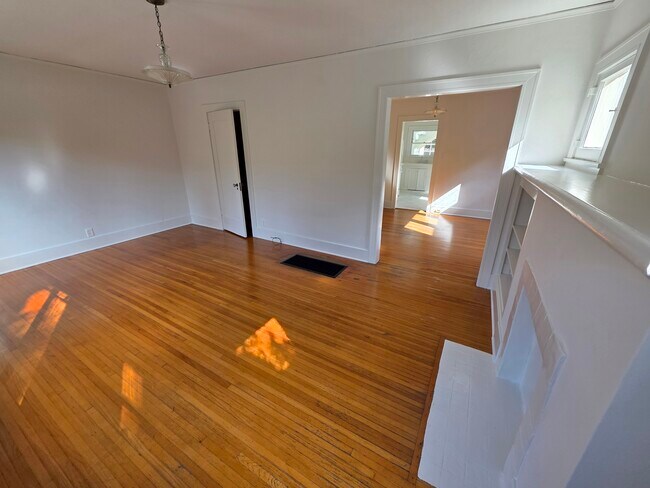 Building Photo - 126 Breeze Ave