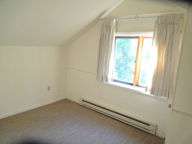 Building Photo - 1418 W Koch St