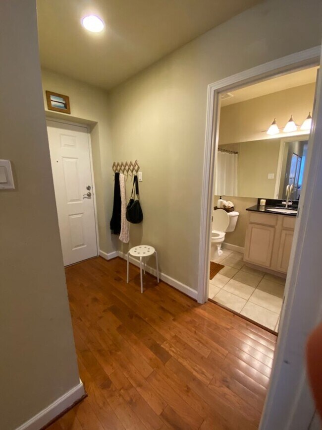 Building Photo - 627 Clara Ave