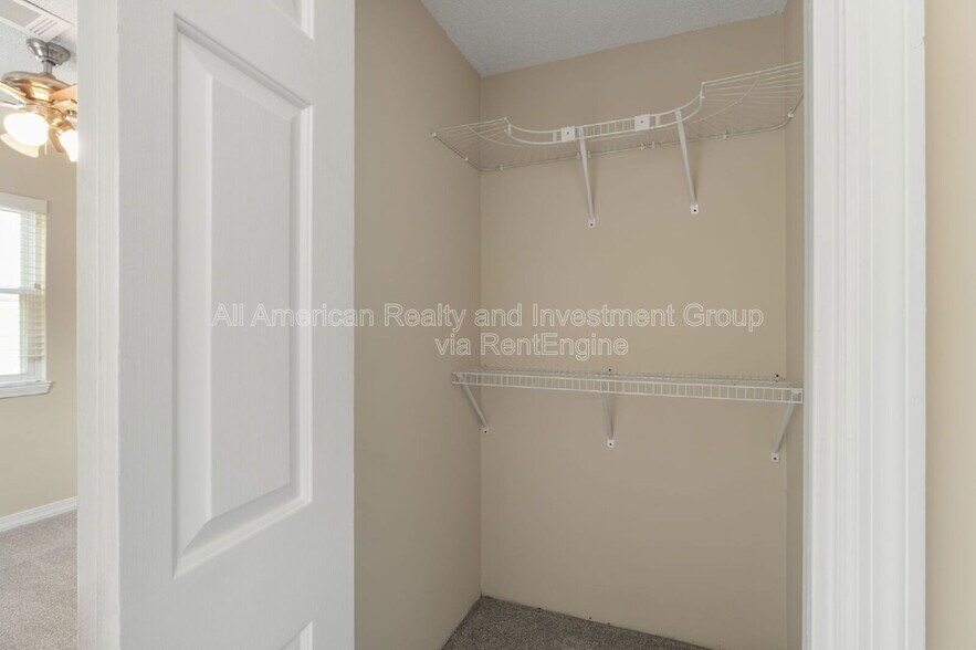 Building Photo - 549 Sibert Ave