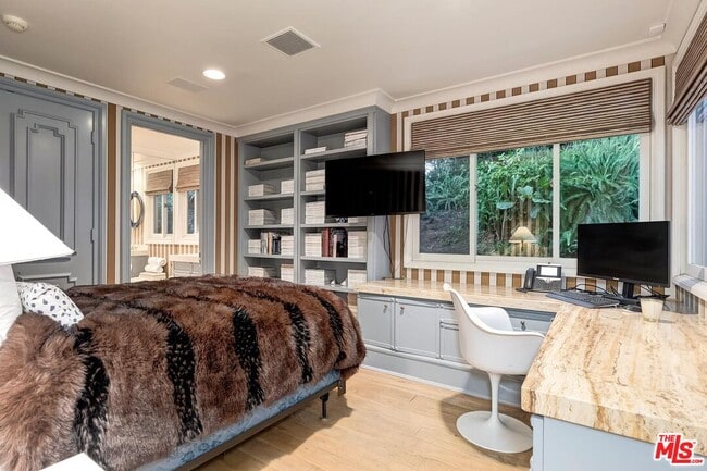 Building Photo - 2353 Bowmont Dr