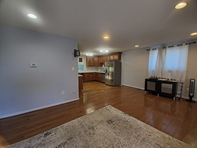 Building Photo - 2317 Roslyn Ave