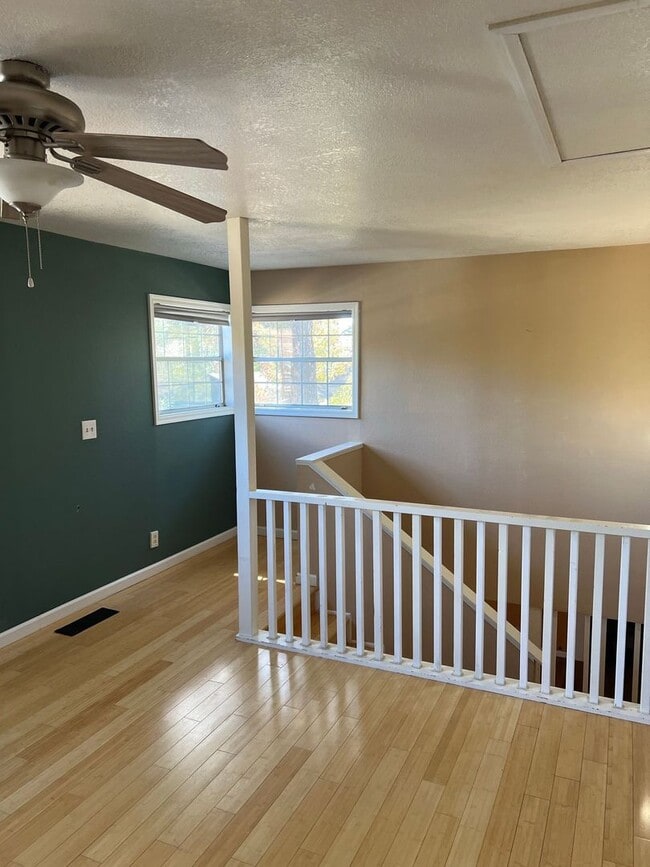 Building Photo - Beautiful Rockridge Home for long term Lease.