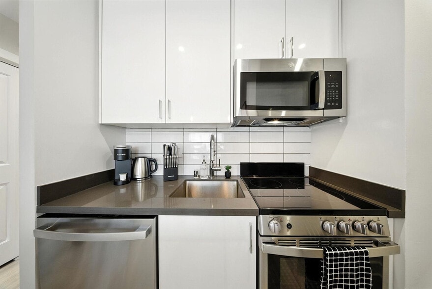 Building Photo - 899 Pine St