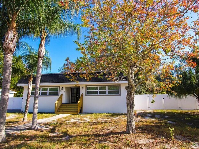 Primary Photo - 3710 Desoto Blvd