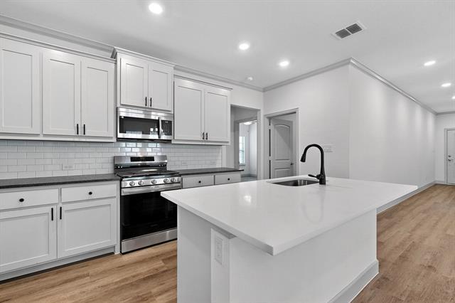Building Photo - 560 Oak Crk Dr