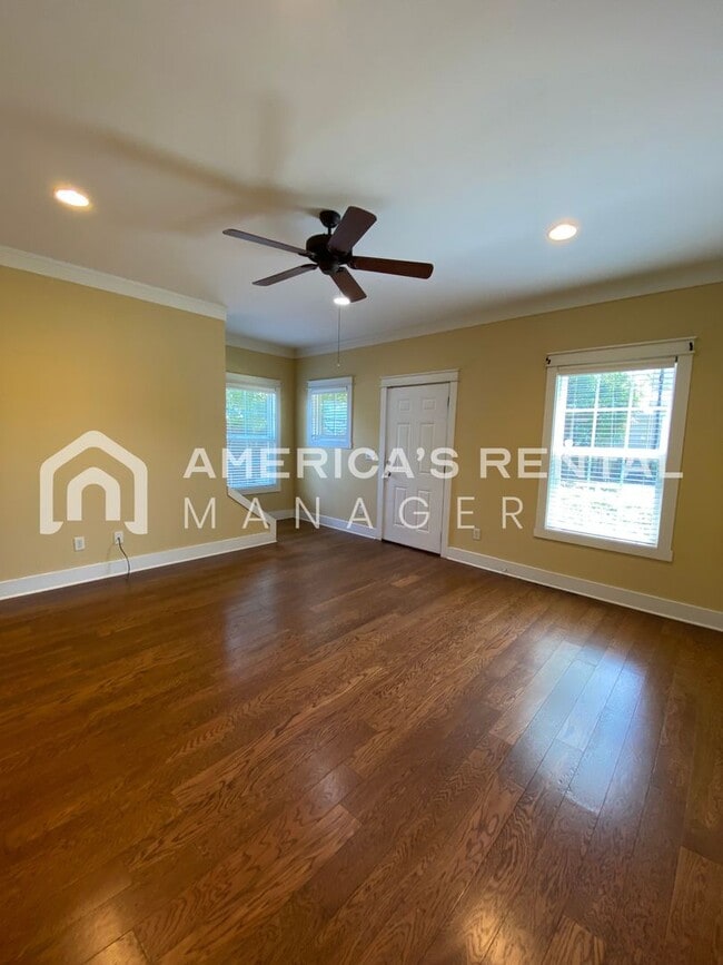 Building Photo - MOVE IN SPECIAL!!! - Townhome For Rent in Tuscaloosa!! - Sign a lease by 7/15 to receive 1 FREE M...