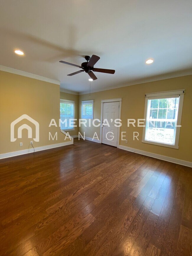Building Photo - Townhome For Rent in Tuscaloosa!! COMING SOON!