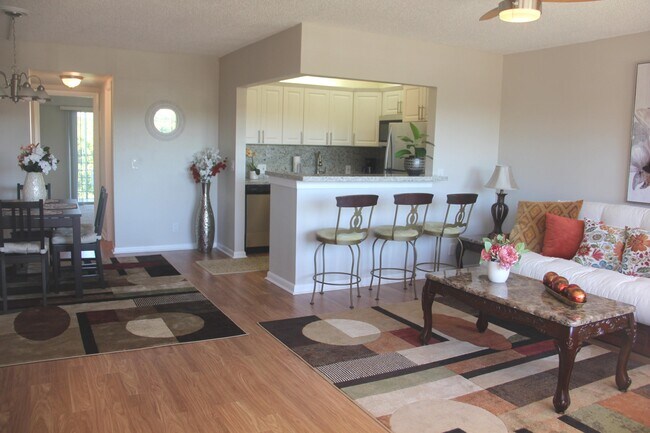 Building Photo - 454 Fanshaw K