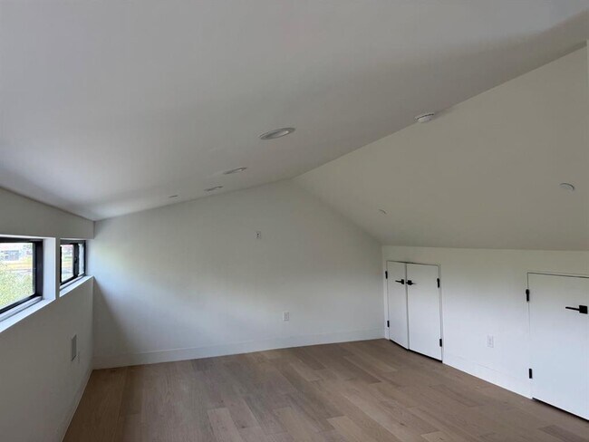 Building Photo - 1603 Chelsea Ln