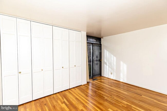 Building Photo - 204 M St SW