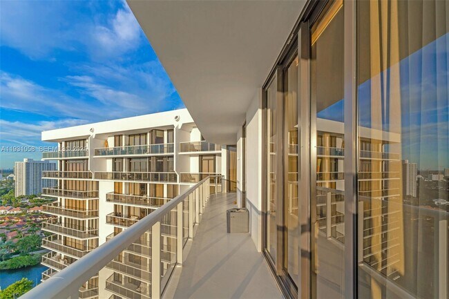 Building Photo - 20281 E Country Club Dr