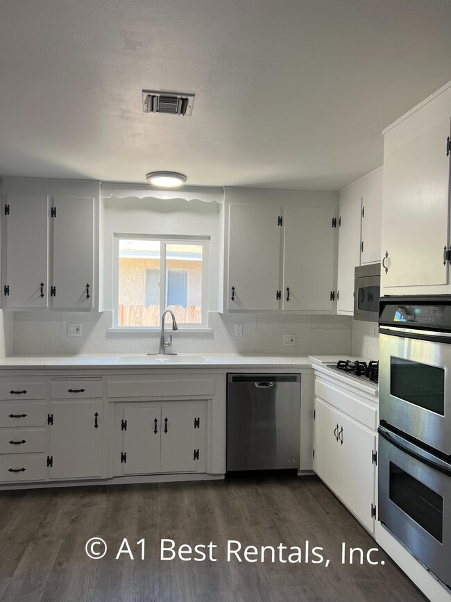 Building Photo - 2701 Hemminger Way