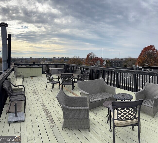 Building Photo - 204 Walker St SW