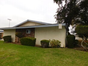 Building Photo - 201-205 Turf Dr.