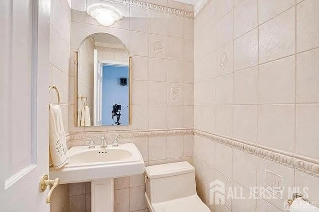 Building Photo - 3993 Park Ave