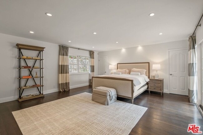 Building Photo - 9023 Alto Cedro Dr