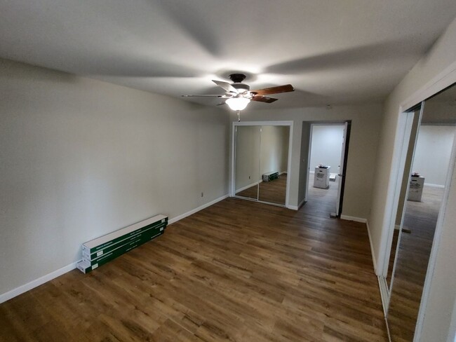 Building Photo - Remodeled 2 Bedroom 2 Bath Condo - Univers...