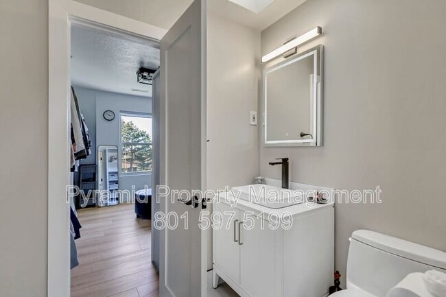 Building Photo - 10971 Cindy Cir