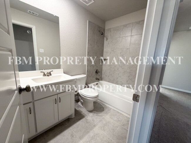 Building Photo - 464 Restoration Rd