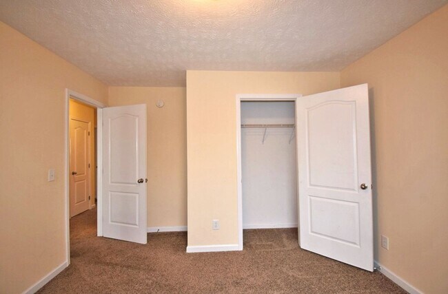 Building Photo - Wonderful 3BR/2BA Smyrna home on a corner lot, 2 car garage!