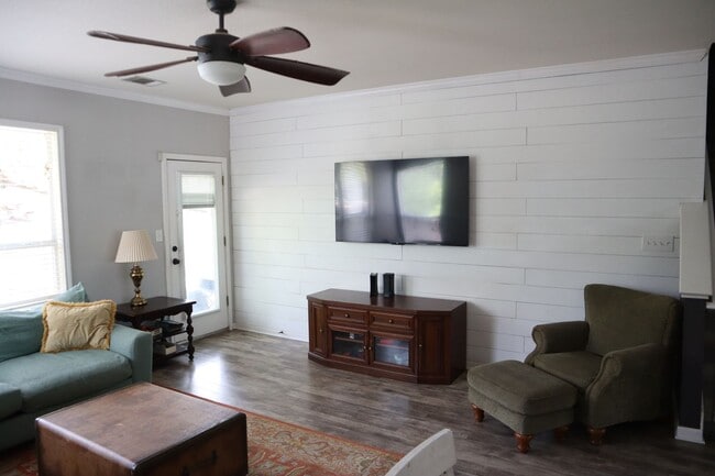 Building Photo - 4 Bed 2.5 Home in San Marcos, TX