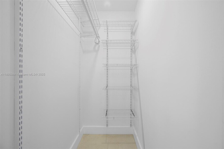 Building Photo - 20301 W Country Club Dr