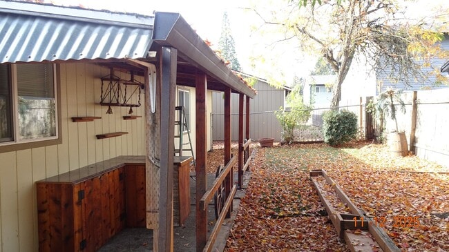 Building Photo - **AVAILABLE SOON** 3 Bedroom RANCH STYLE i...