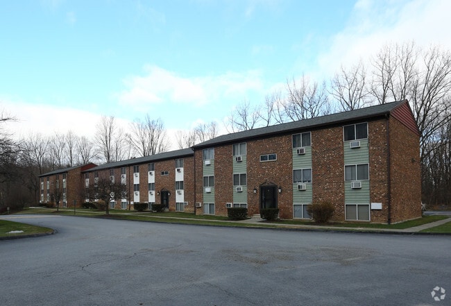 Primary Photo - Oak Tree Gardens Apartments