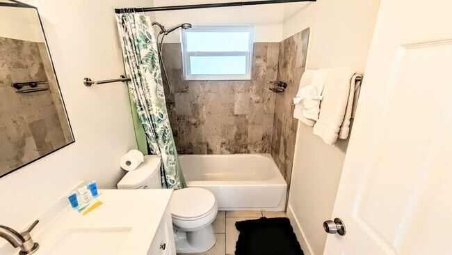 Building Photo - 4515 Spahn St