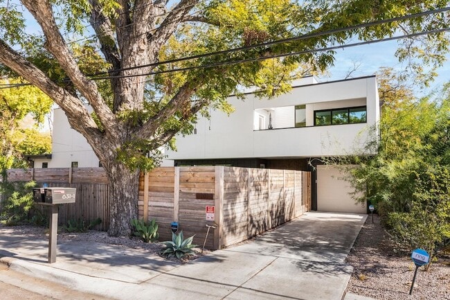 Building Photo - 631 Tillery St