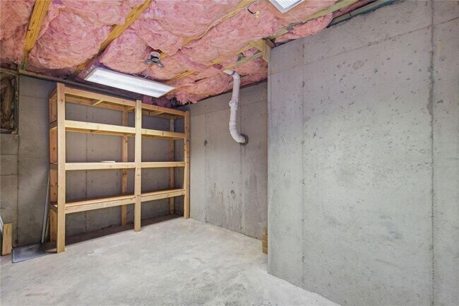 Building Photo - 518 S Fortune Way